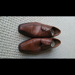 Men’s tan leather shoes